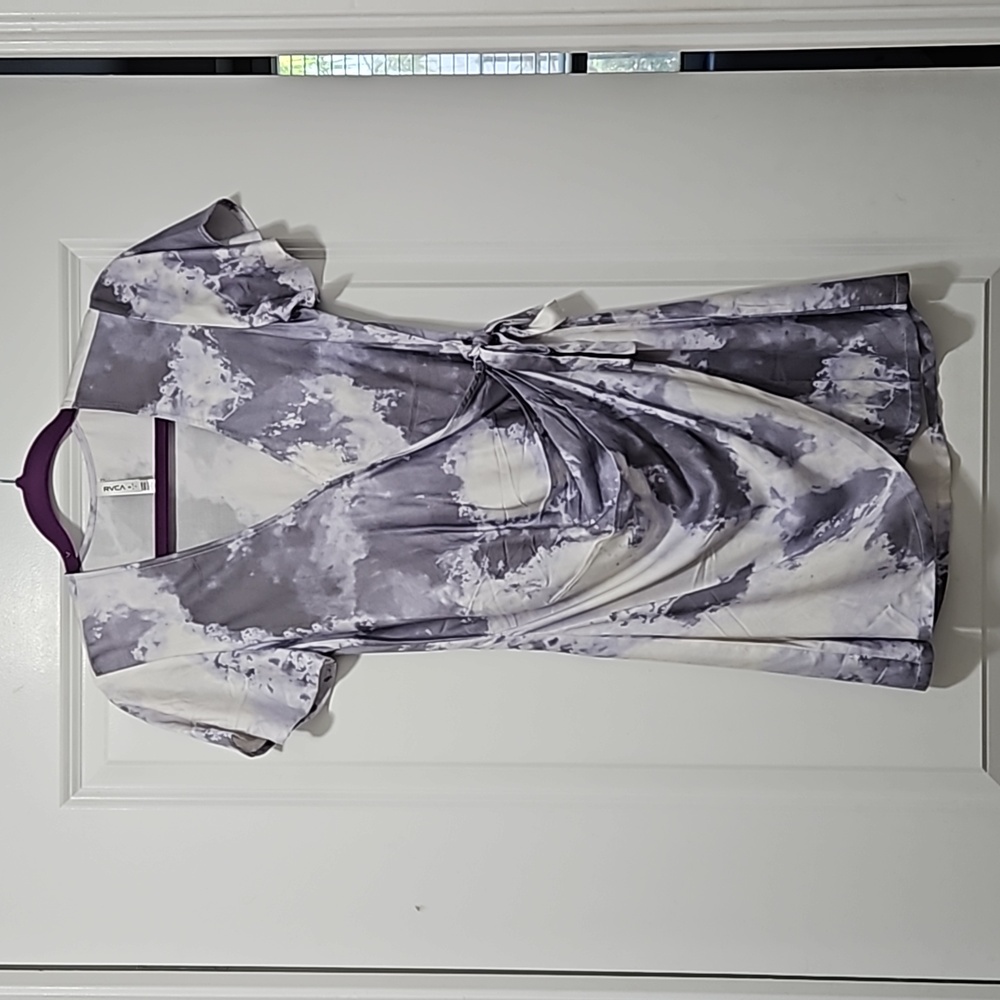 RVCA Small woman's dress purple and white